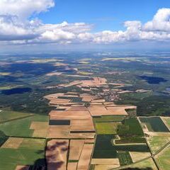 Flugwegposition um 11:53:42: Aufgenommen in der Nähe von Okres Znojmo, Tschechien in 1584 Meter